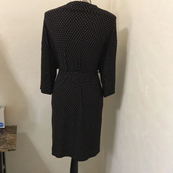 SECRET TREASURES Robe. Size Large - Picture 4 of 10